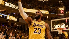 NBA球星勒布朗詹姆斯达成历史得分里程碑配图